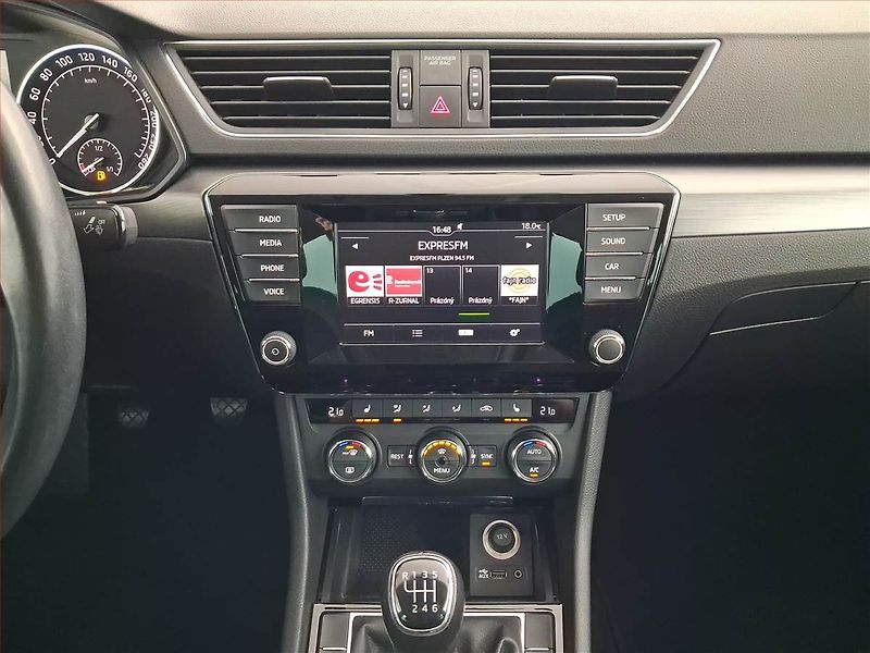 Škoda Superb (2016) Style 2.0 TDI, Serv.kniha - fotka 12 z 21