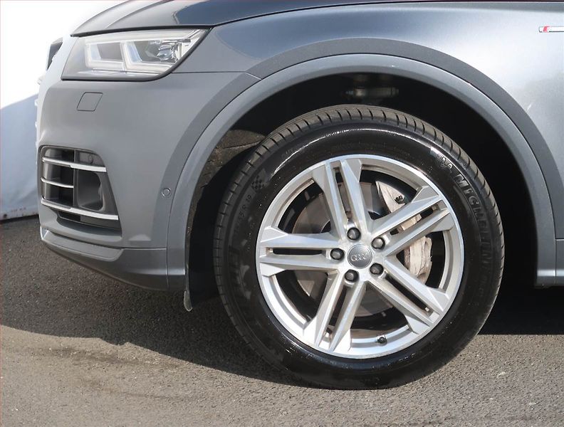 Audi Q5 (2018) S line 3.0 TDI - fotka 15 z 23
