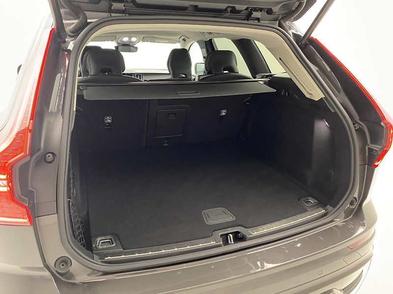 Volvo XC60 B5 AWD DARK PLUS REZERVACE - fotka 6 z 57