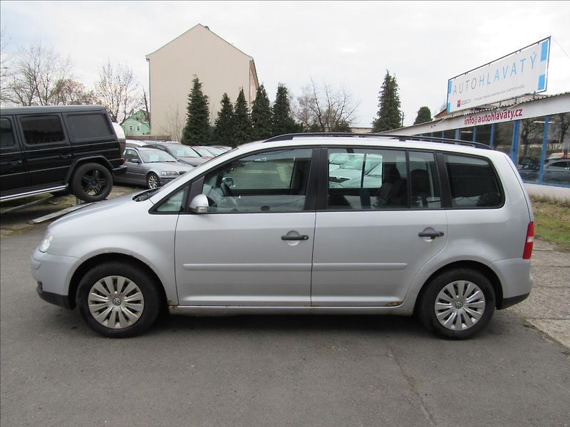Volkswagen Touran 1,6 MPi 75kW - fotka 7 z 25