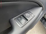 Mercedes-Benz Třídy C (2014) 1.6i C180, Klima - náhled 13