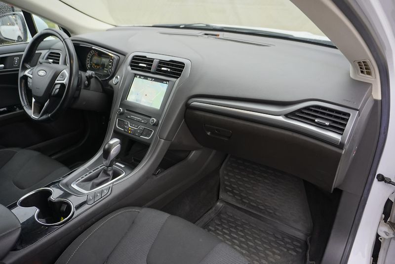 Ford Mondeo (2016) 1.5i 118 kW ECOBOOST AUTOMAT - fotka 9 z 22