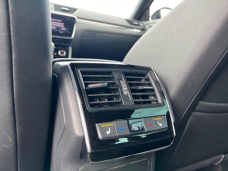 Škoda Superb (2022) SPORTLINE 2.0TSI 206kW 4x4 DPH - fotka 20 z 37