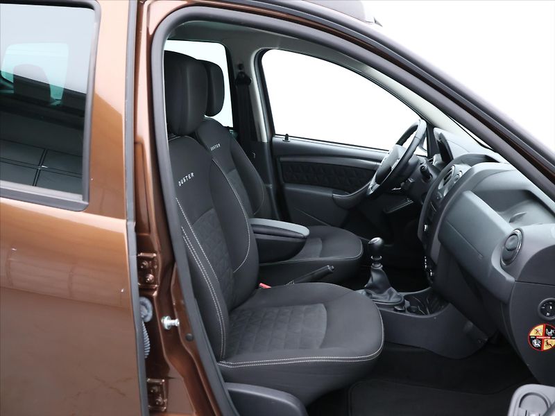 Dacia Duster 1,2 TCe 92kW Exception Klima - fotka 11 z 25