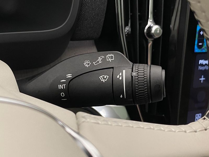 Volvo XC90 T8 AWD RECHARGE ULTRA BRIGHT - fotka 27 z 72