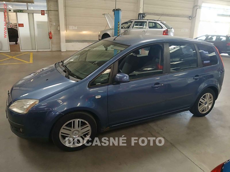 Ford Focus (2006) 1.6i, AC, STK6/28 - fotka 2 z 3