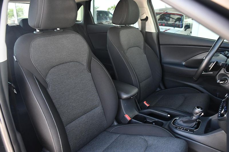 Hyundai i30 1,0T-GDi FAMILY SMART DCT ČR  - fotka 14 z 48