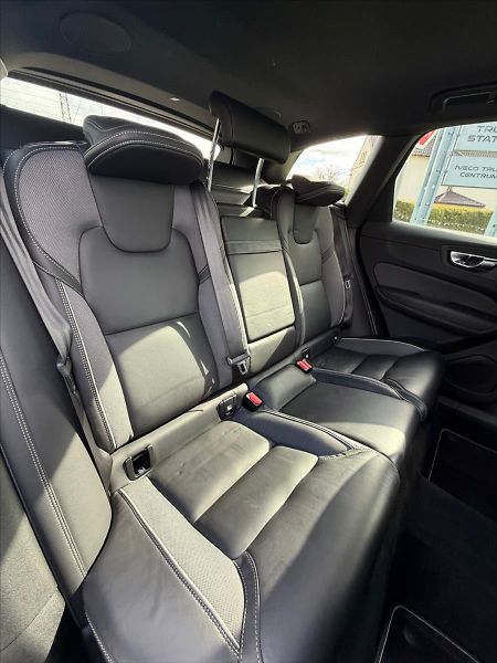 Volvo XC60 2,0 - fotka 27 z 62