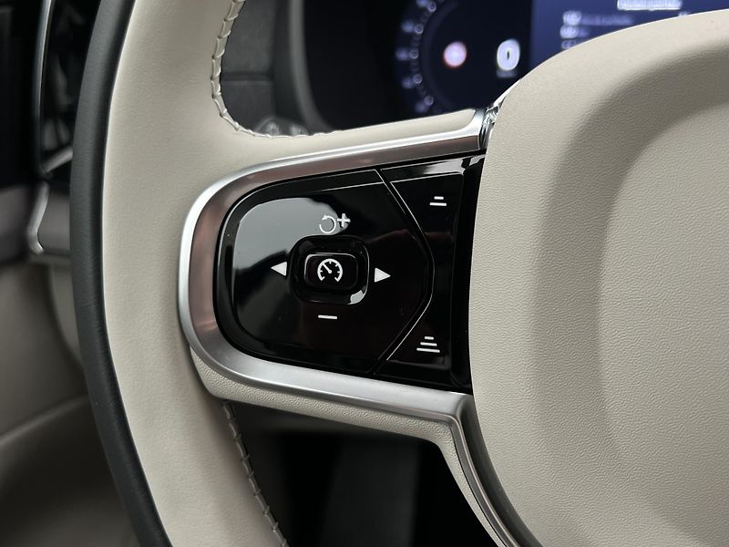 Volvo XC90 (2026) T8 AWD AUT RECHARGE DARK PLUS - fotka 21 z 46