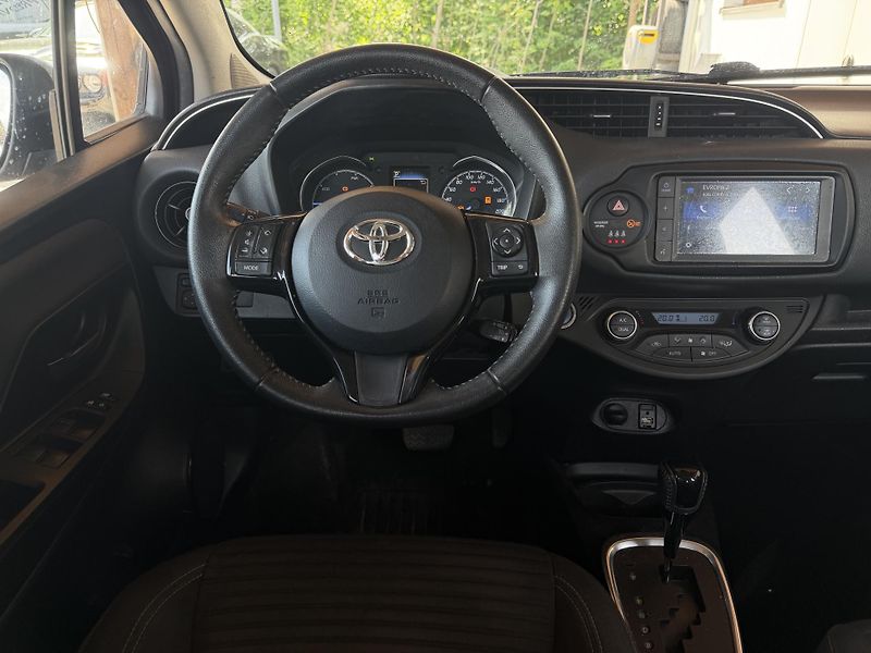 Toyota Yaris  1.5 Hybrid e-CVT Selection Sm - fotka 10 z 10