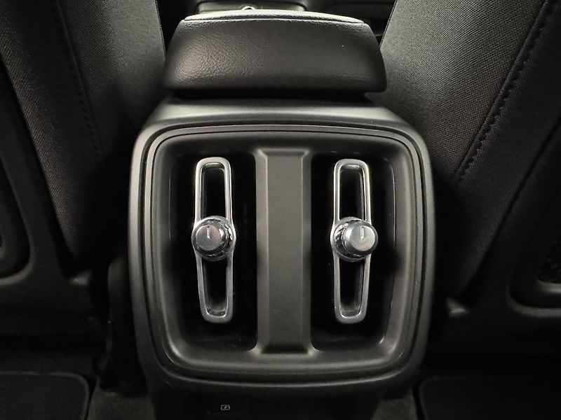 Volvo XC40 T3 MOMENTUM CZ 1.maj - fotka 18 z 31