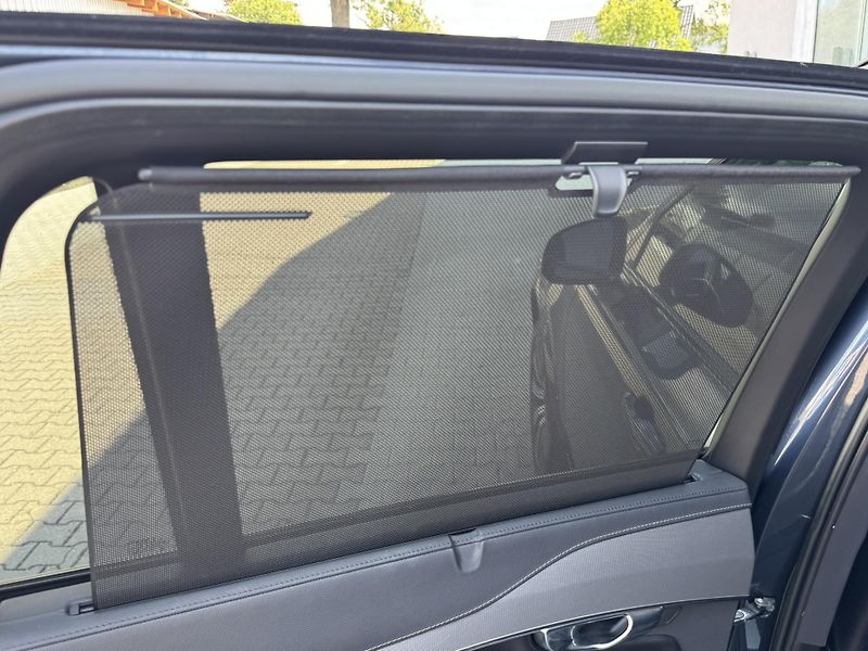 Volvo XC90 B5 (nafta) AWD PLUS DARK - fotka 20 z 51