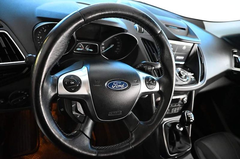 Ford Kuga (2016) 2.0 4x4 INDIVIDUAL Bi-Xenon Ta - fotka 13 z 36