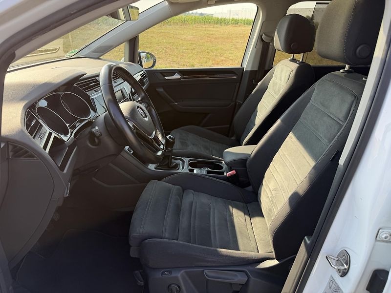 Volkswagen Touran 1.4 TSI PANO ALCANTARA MASÁŽ - fotka 10 z 44