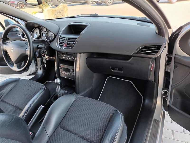 Peugeot 207 1,6 i,110kw,KŮŽE,KOLA,PANORAMA - fotka 22 z 34