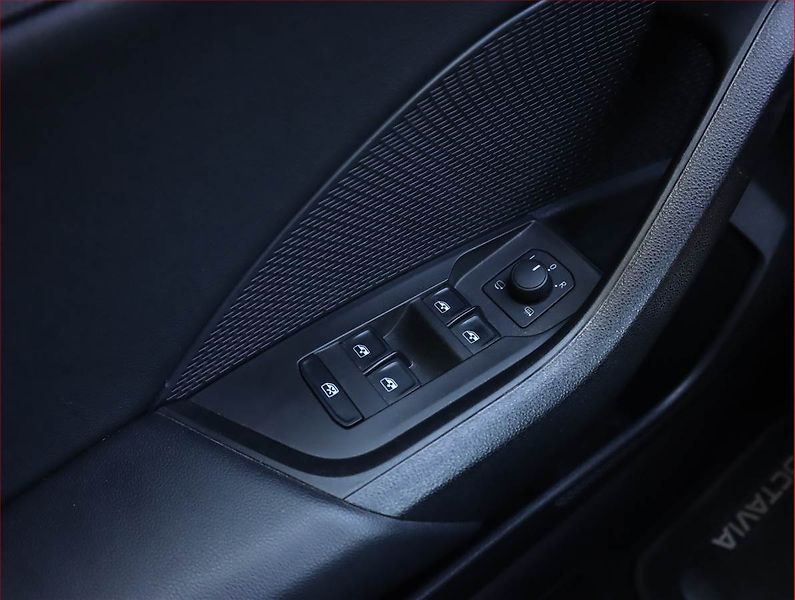 Škoda Octavia (2023) Ambition Plus 2.0 TDI, Automat - fotka 22 z 24