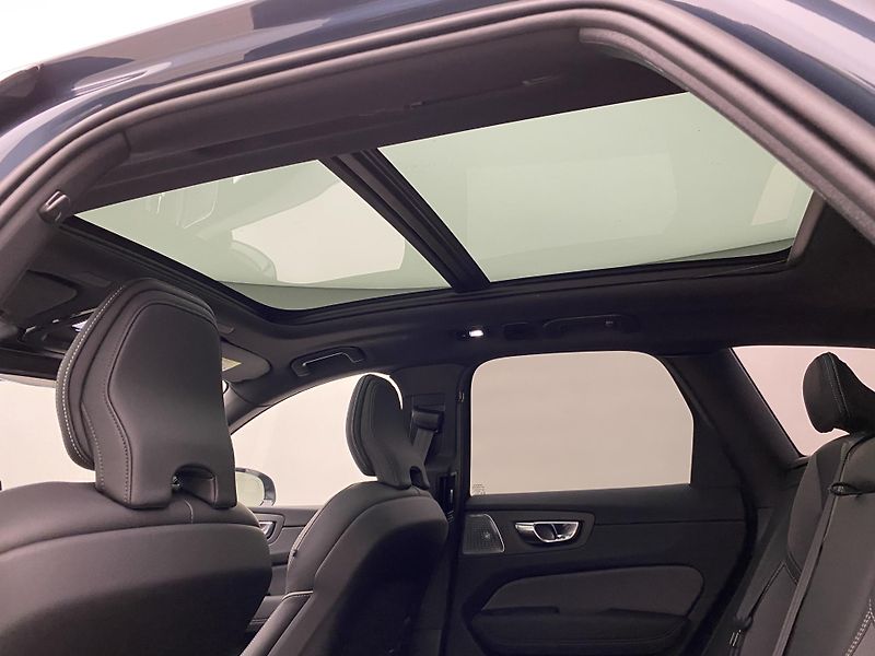 Volvo XC60 T8 AWD RECHARGE BLACK EDITION - fotka 32 z 61