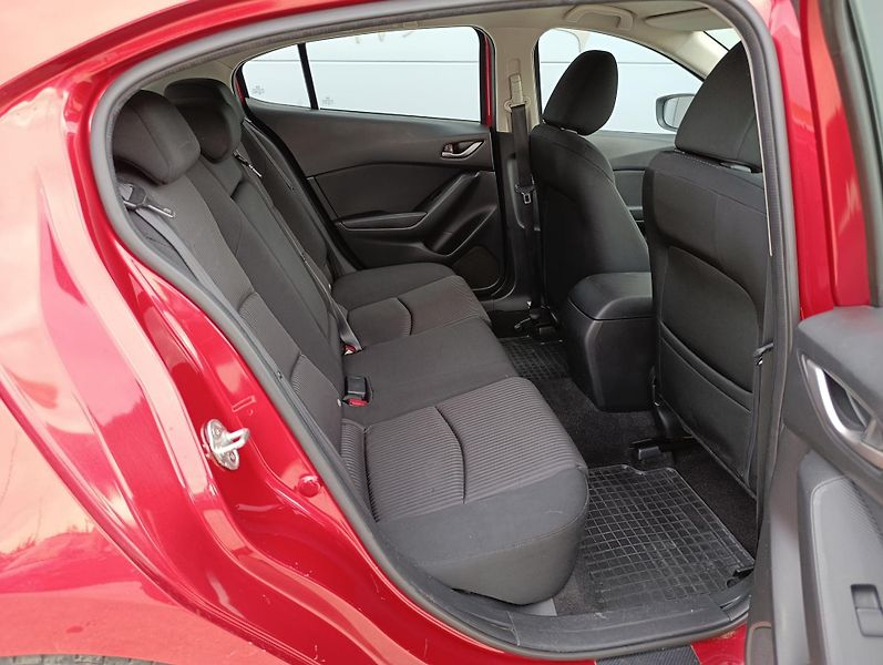 Mazda 3 2.2D 110kW SKYACTIV - fotka 15 z 29