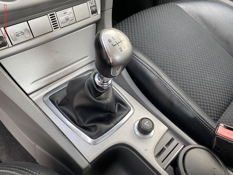 Ford Focus (2009) 2.0TDCi CC, AC, výhřev sed - fotka 17 z 18