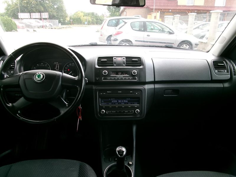Škoda Fabia (2011) 1,2TSi ELEGANCE AC ALU VÝHŘEV - fotka 12 z 27