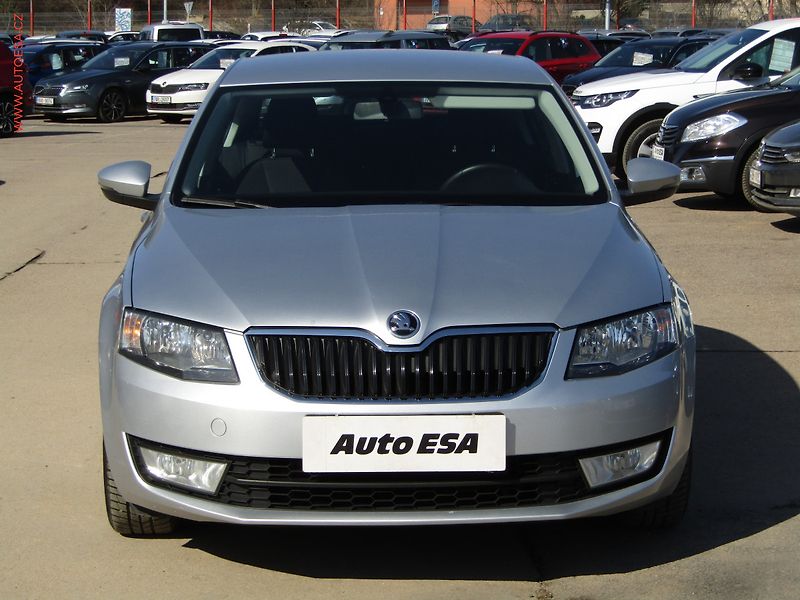 Škoda Octavia (2015) 1.6TDi, ČR, Style, DSG - fotka 2 z 18