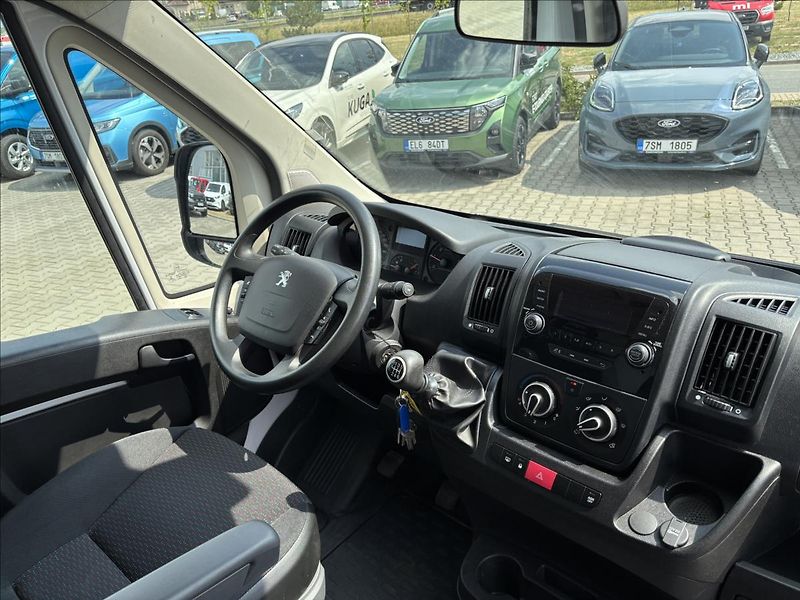 Peugeot Boxer 2,2 BlueHDI 121kW L4 - fotka 14 z 31