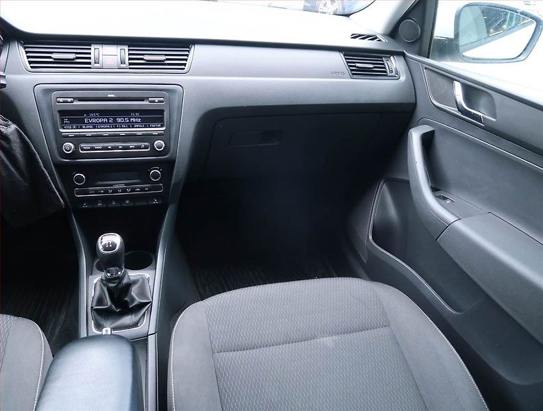 Škoda Rapid (2013) Ambition 1.2 TSI, ČR,1.maj - fotka 8 z 12