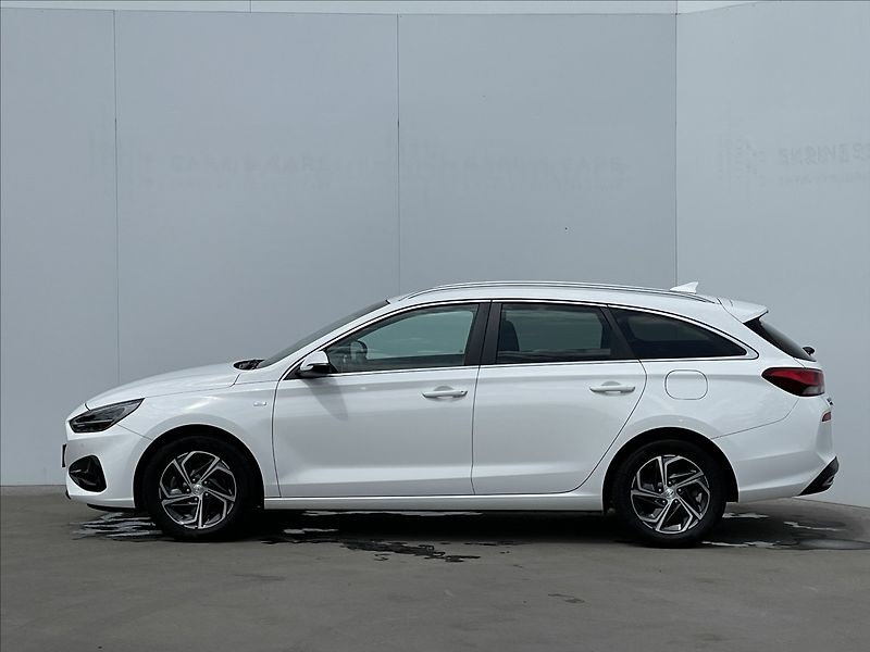 Hyundai i30 1,5 T-GDI AT7 Combi Smart PDC - fotka 2 z 19