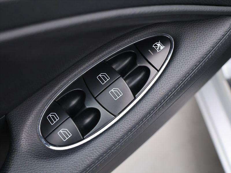 Mercedes-Benz CLS 3,5 350 200kW Aut. 108tkm Kůže - fotka 14 z 32
