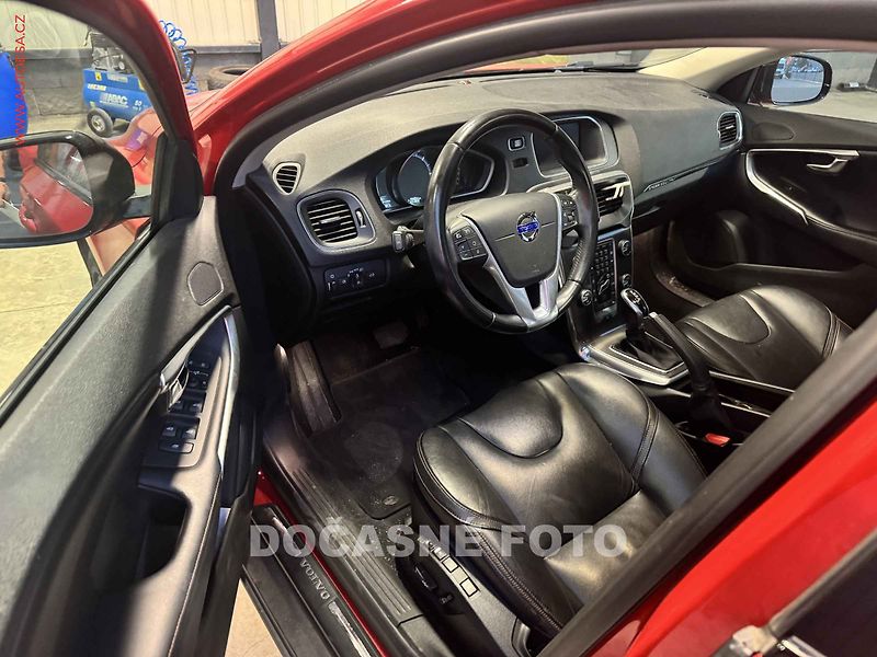 Volvo V40 (2014) 2.0 D, ČR, AT, xenon, kůže - fotka 3 z 3