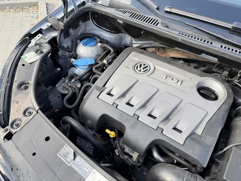 Volkswagen Touran 1,6 TDi/77kW - Webasto,TZ,... - fotka 49 z 60