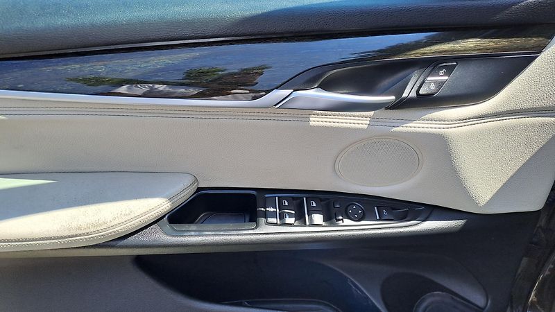 BMW X5 3.0 xDrive 30D - fotka 22 z 32