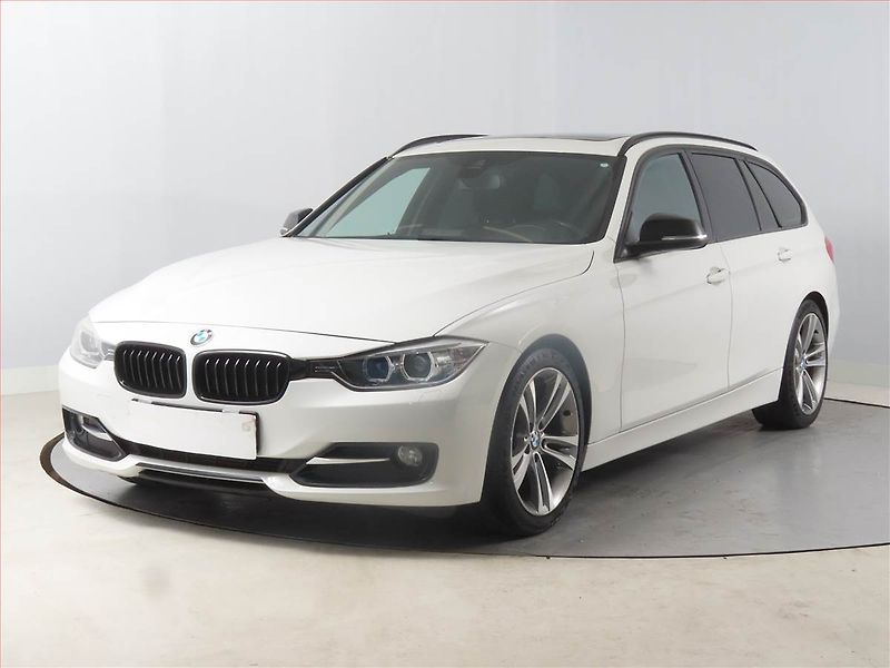 BMW Řada 3 (2012) Sport Line 320 d, Navi - fotka 2 z 14