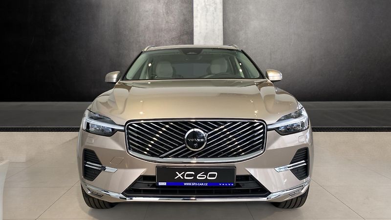Volvo XC60 (2026) ULTRA BRIGHT, B5 AWD, 184+10 k - fotka 2 z 15