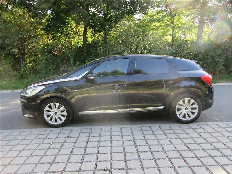 Citroën DS5 2,0 HDi Hybrid, 4x4, automat - fotka 6 z 26