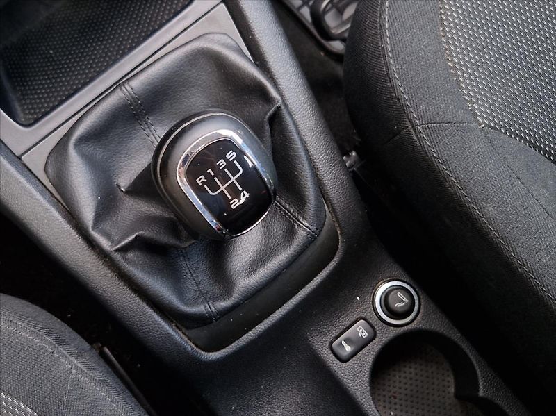 Škoda Yeti 2,0 TDI AC NAVI VÝHŘEVY - fotka 28 z 30
