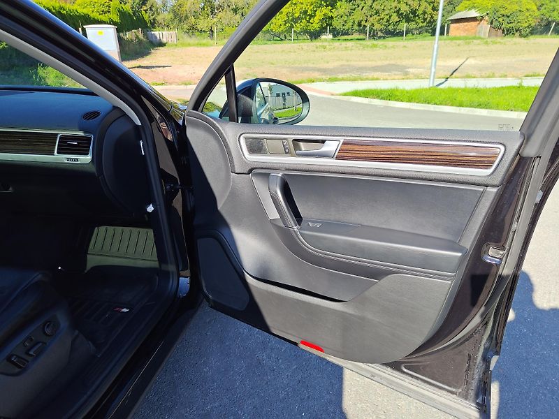Volkswagen Touareg (2014) VW Touareg V6 3.0 TDI 193kw  - fotka 15 z 26