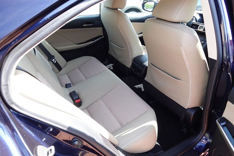 Lexus IS 300h Executive Navi - fotka 13 z 34