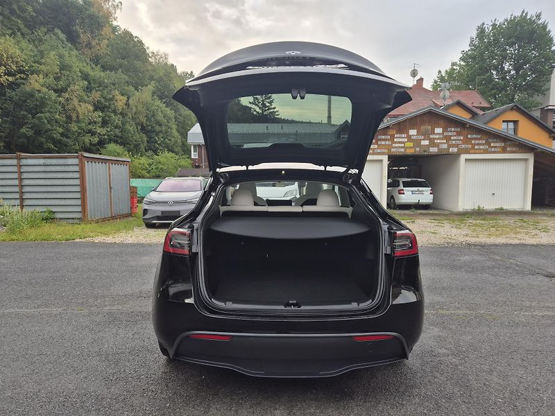Tesla Model Y RWD 220kw TZ 92,5 % - fotka 14 z 48