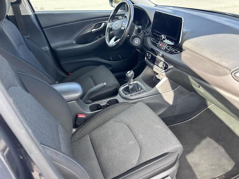 Hyundai i30 Kombi 1.6 CRDi - fotka 13 z 33