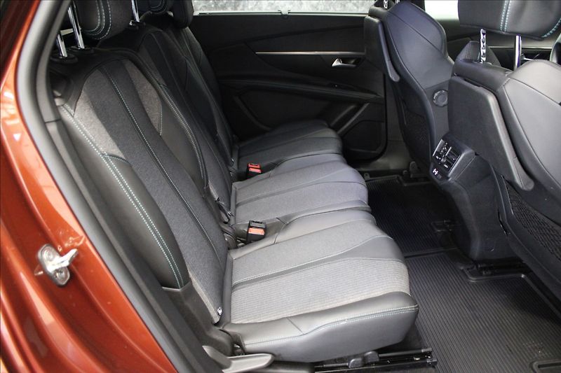 Peugeot 5008 1,5 HDi 1.majitel CZ 7 míst - fotka 11 z 35