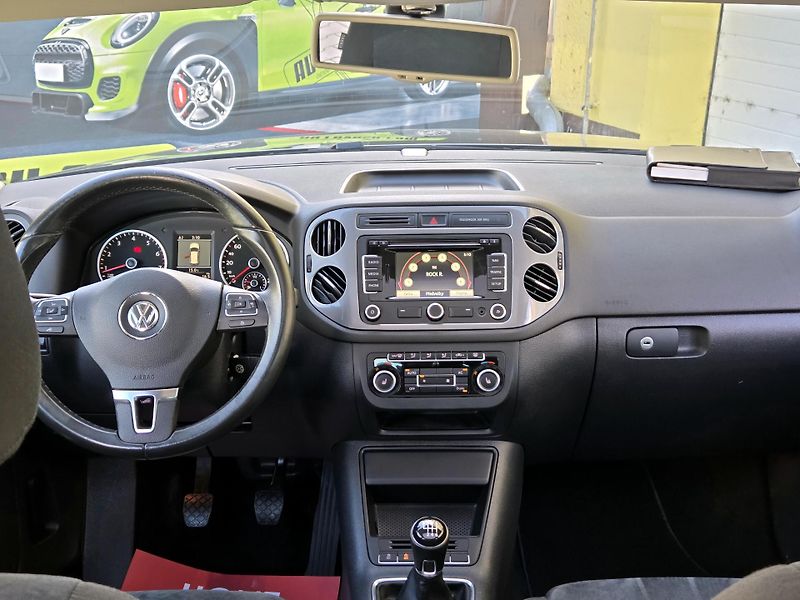 Volkswagen Tiguan 1,4TSI SPORT *SERV.KNÍŽKA*    - fotka 32 z 43