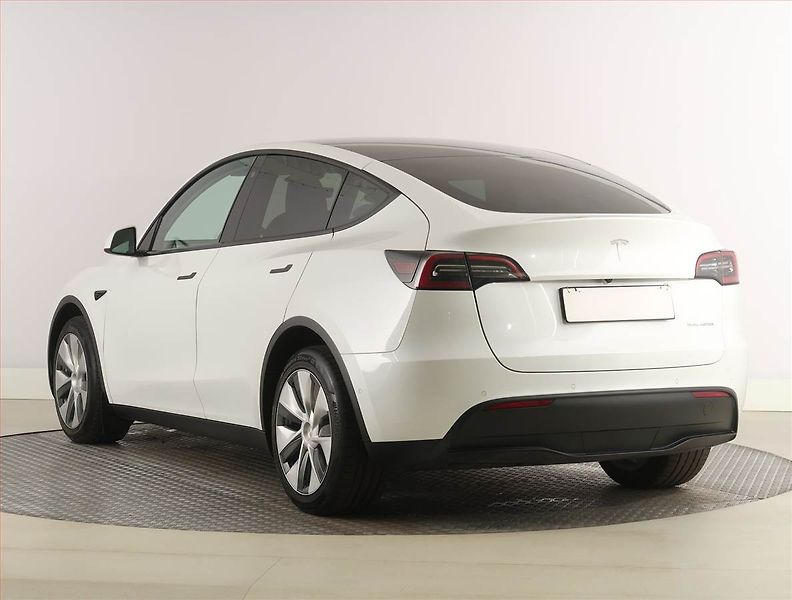 Tesla Model Y (2022) Long Range AWD 79kWh, SoH 93% - fotka 4 z 33