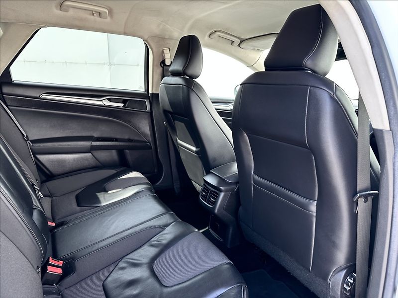 Ford Mondeo 2,0 TDCi Navi Kamera Kůže LED - fotka 25 z 40