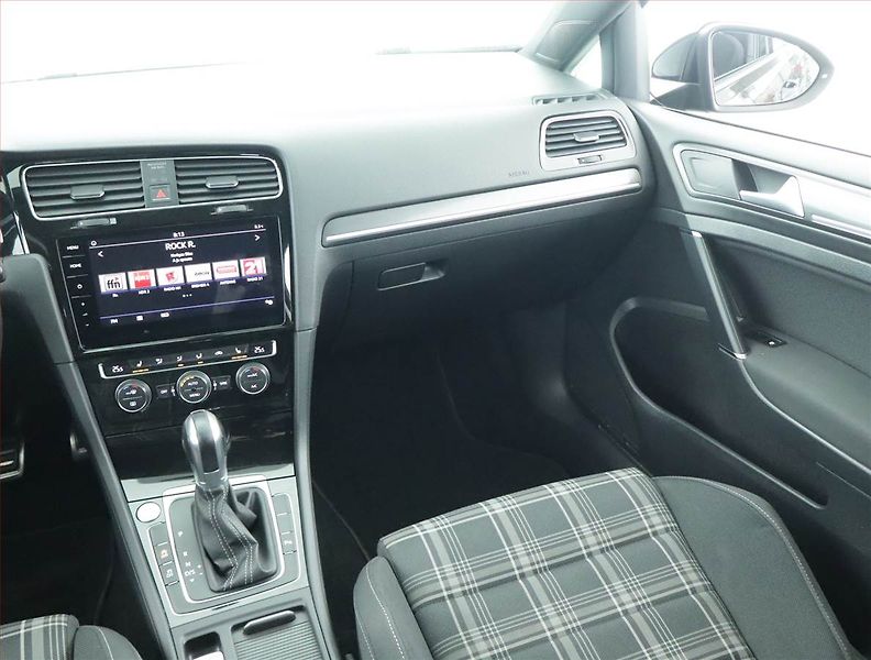Volkswagen Golf (2017) 2.0 TDI GTD, Automat - fotka 8 z 25