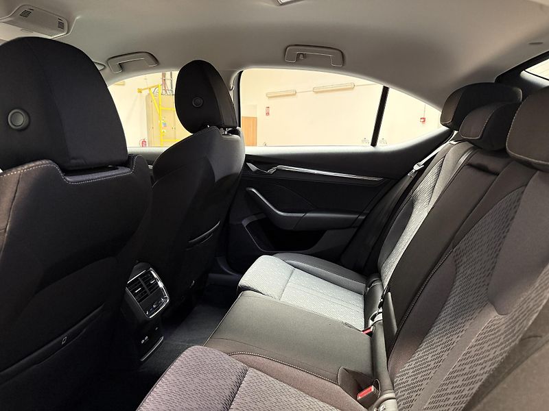 Škoda Octavia 1.4 TSI iV 150 kW DSG Style - fotka 11 z 13