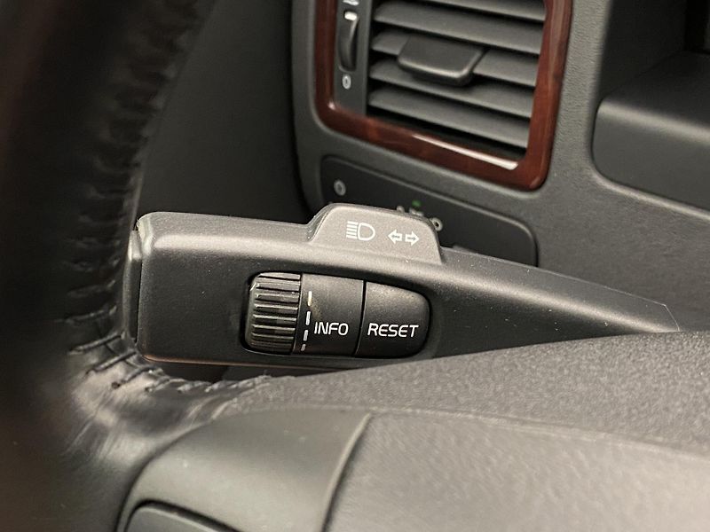 Volvo XC70 3.2 AWD MOMENTUM AUT CZ - fotka 20 z 42