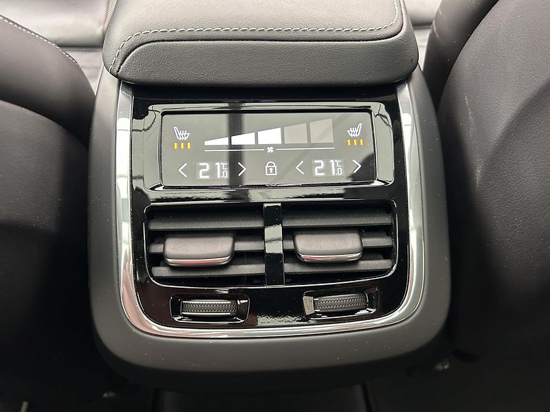 Volvo XC60 2.0 B4 4x4 ULTIMATE - fotka 31 z 31