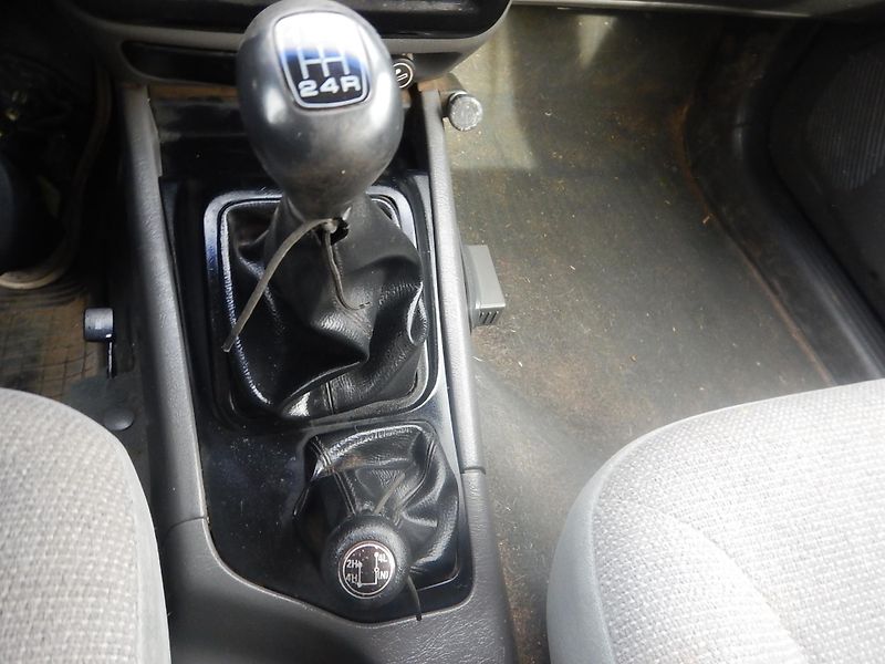 Kia Sportage 2.0 i, 4x4, TAŽNÉ - fotka 11 z 13