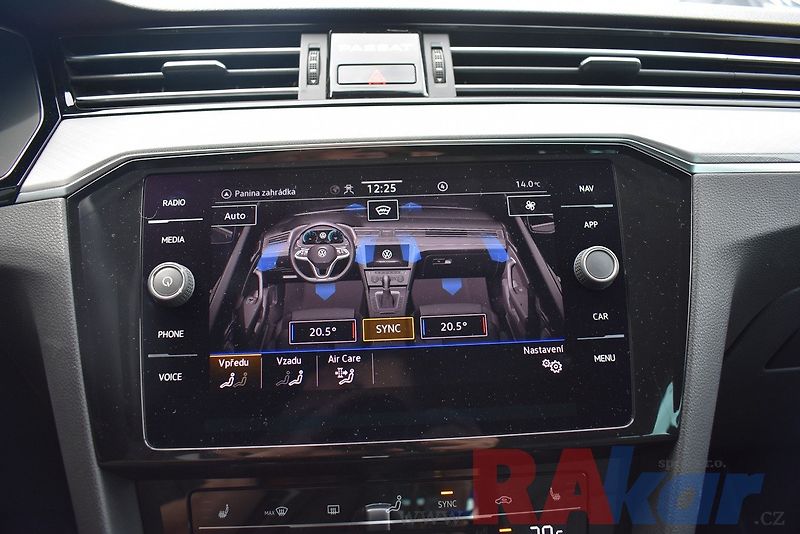 Volkswagen Passat Variant (2023) Business 2,0 TSI automat - fotka 19 z 34